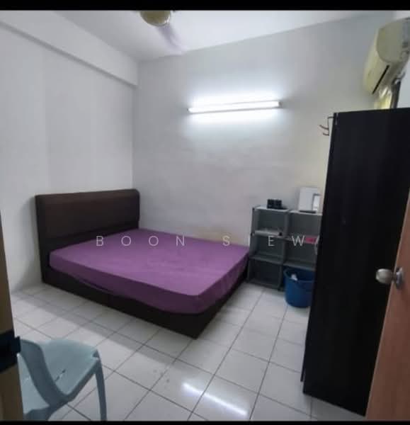 Pangsapuri untuk Dijual di Krystal Villa - Boon Siew - Bedroom - PropertyGuru.com.my