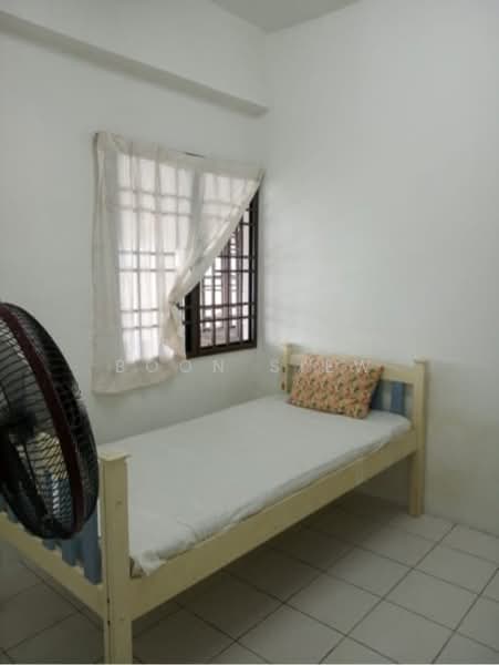 Pangsapuri untuk Dijual di Krystal Villa - Boon Siew - Bedroom - PropertyGuru.com.my
