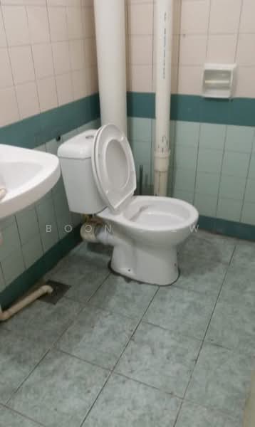 Pangsapuri untuk Dijual di Krystal Villa - Boon Siew - Bathroom - PropertyGuru.com.my