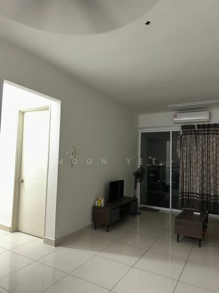 Kondominium untuk Disewa di The Regina - Moon Yee - Living Room - PropertyGuru.com.my