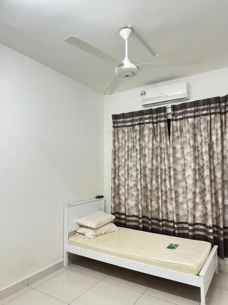 Kondominium untuk Disewa di The Regina - Moon Yee - Bedroom - PropertyGuru.com.my