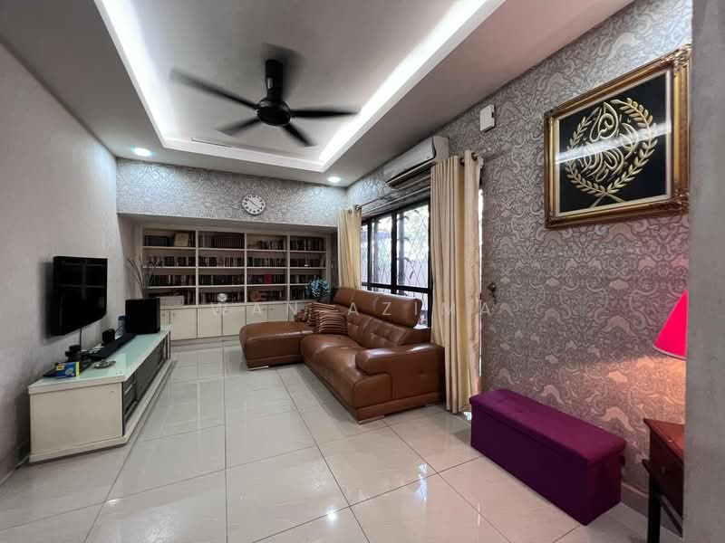 Semi-Detached House for Sale in Taman Villa Putra (Sungai Buloh) - Wan Azima - Living Room - PropertyGuru.com.my
