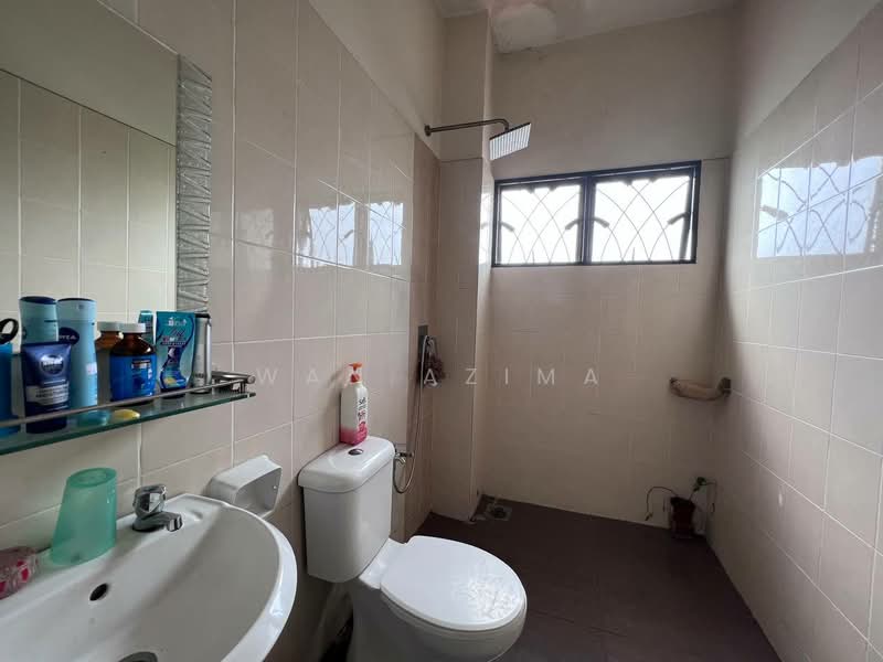 Semi-Detached House for Sale in Taman Villa Putra (Sungai Buloh) - Wan Azima - Bathroom - PropertyGuru.com.my