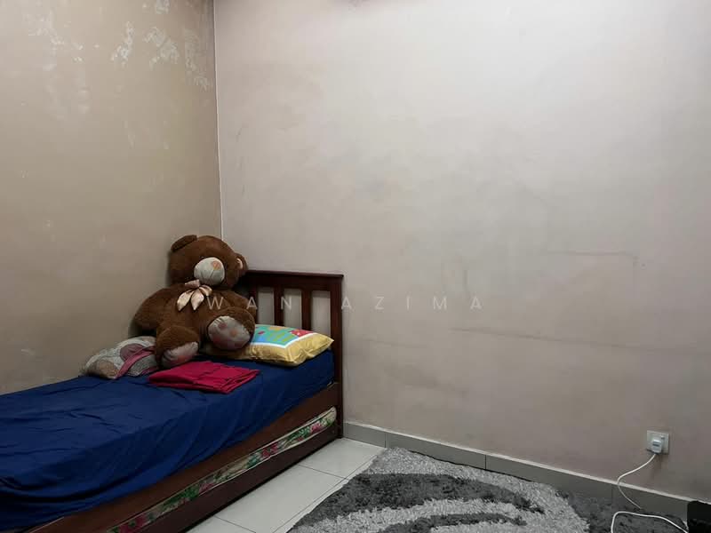 Semi-Detached House for Sale in Taman Villa Putra (Sungai Buloh) - Wan Azima - Bedroom - PropertyGuru.com.my