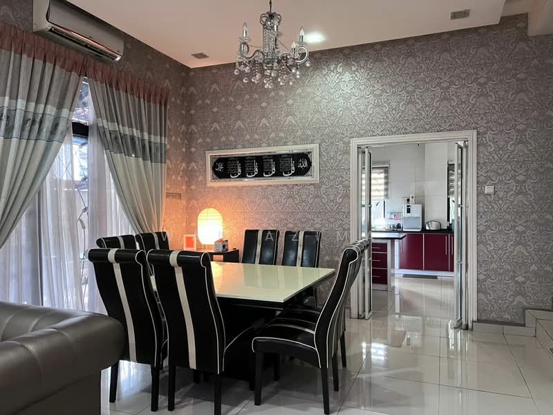 Semi-Detached House for Sale in Taman Villa Putra (Sungai Buloh) - Wan Azima - Dining Room - PropertyGuru.com.my