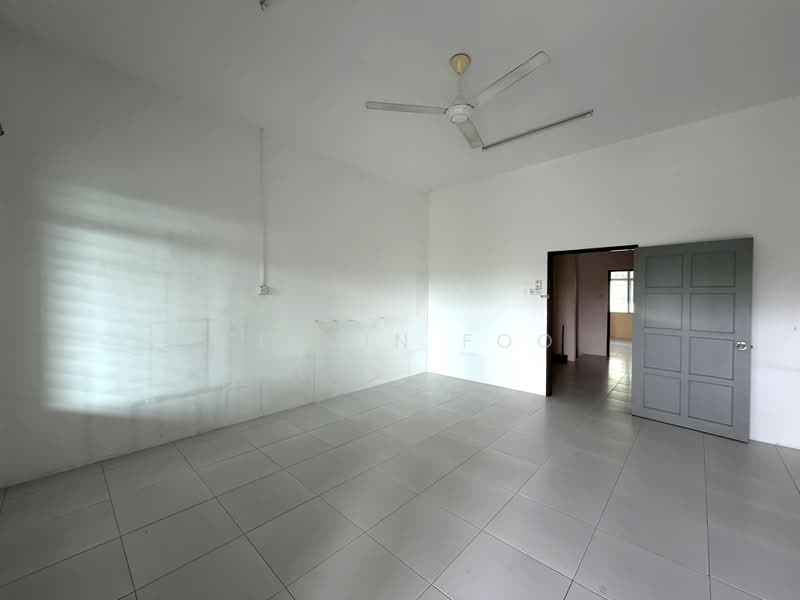2-storey Terraced House for Sale in Taman Melor (Teluk Intan) - Kelvin Foo - Living Room - PropertyGuru.com.my