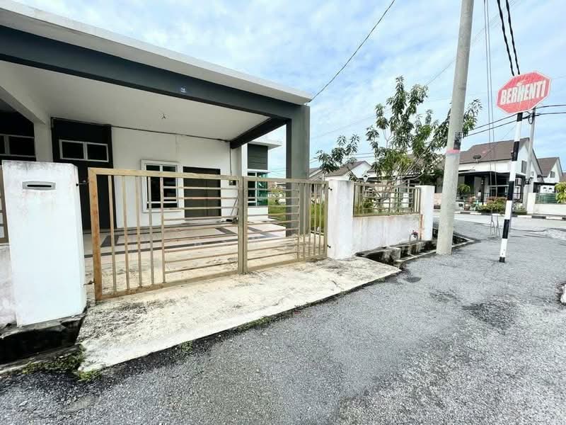 Rumah Berkembar untuk Dijual di Taman Nusantara (Kuala Kedah) - Aswad . - Exterior - PropertyGuru.com.my