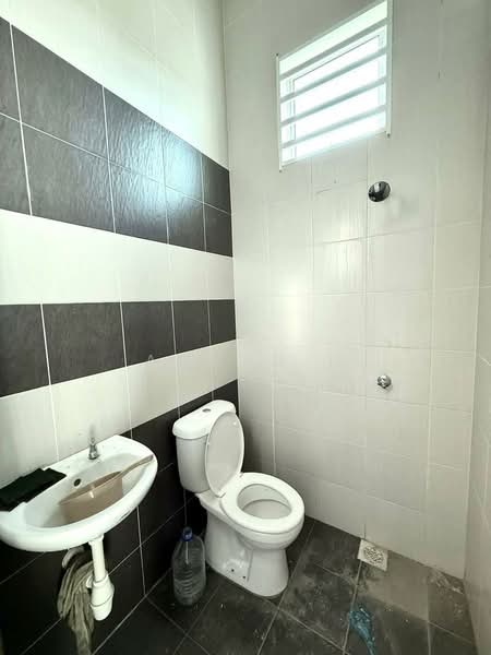 Rumah Berkembar untuk Dijual di Taman Nusantara (Kuala Kedah) - Aswad . - Bathroom - PropertyGuru.com.my