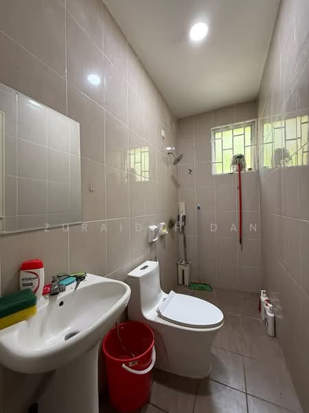 Semi-Detached House for Rent in Saujana Impian (Kajang) - Zuraidah Dan - Bathroom - PropertyGuru.com.my