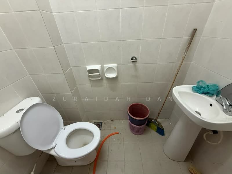Semi-Detached House for Rent in Saujana Impian (Kajang) - Zuraidah Dan - Bathroom - PropertyGuru.com.my