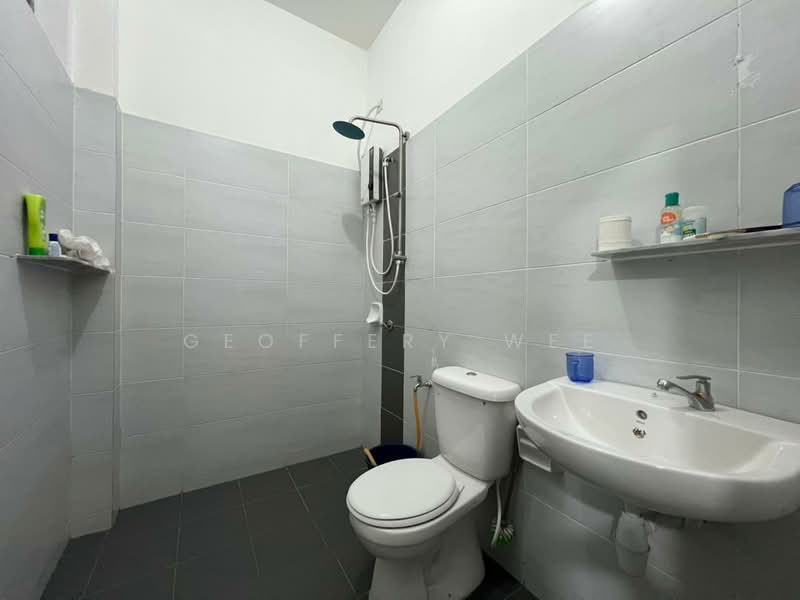 Semi-Detached House for Sale in Taman Tasik Utama (Bukit Katil) - Geoffery Wee - Bathroom - PropertyGuru.com.my