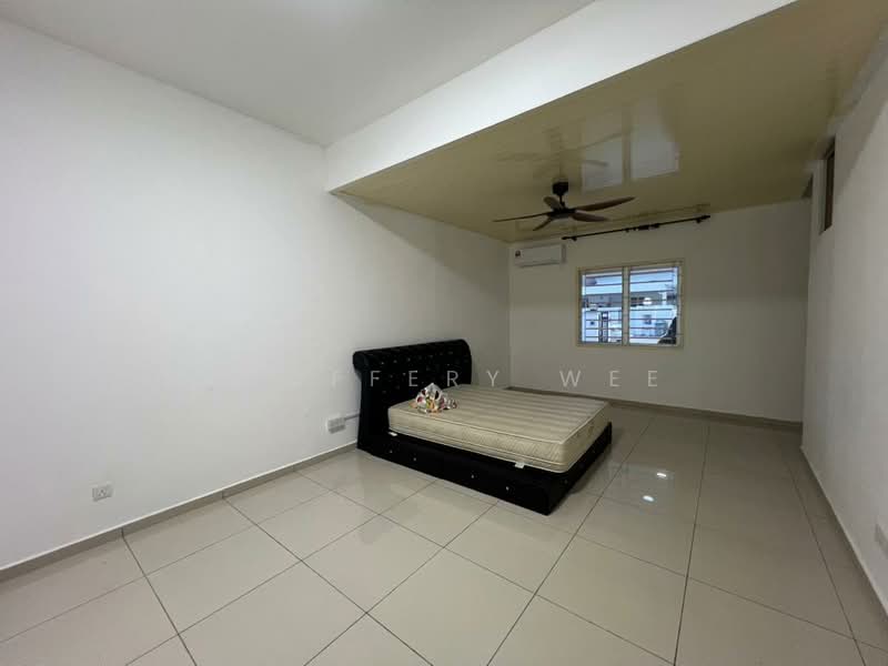 Semi-Detached House for Sale in Taman Tasik Utama (Bukit Katil) - Geoffery Wee - Bedroom - PropertyGuru.com.my