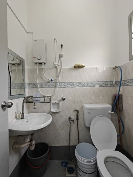 Rumah Teres 2 Tingkat untuk Disewa di Taman Setia Indah (Tebrau) - Daphne Lee - Bathroom - PropertyGuru.com.my