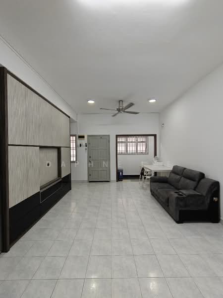 Rumah Teres 2 Tingkat untuk Disewa di Taman Setia Indah (Tebrau) - Daphne Lee - Living Room - PropertyGuru.com.my