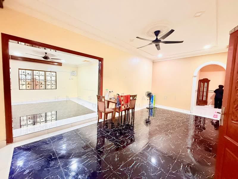 Bungalow for Sale in Taman Desa Sinaran (Dengkil) - Hassan Basri Suhaimi - Living Room - PropertyGuru.com.my