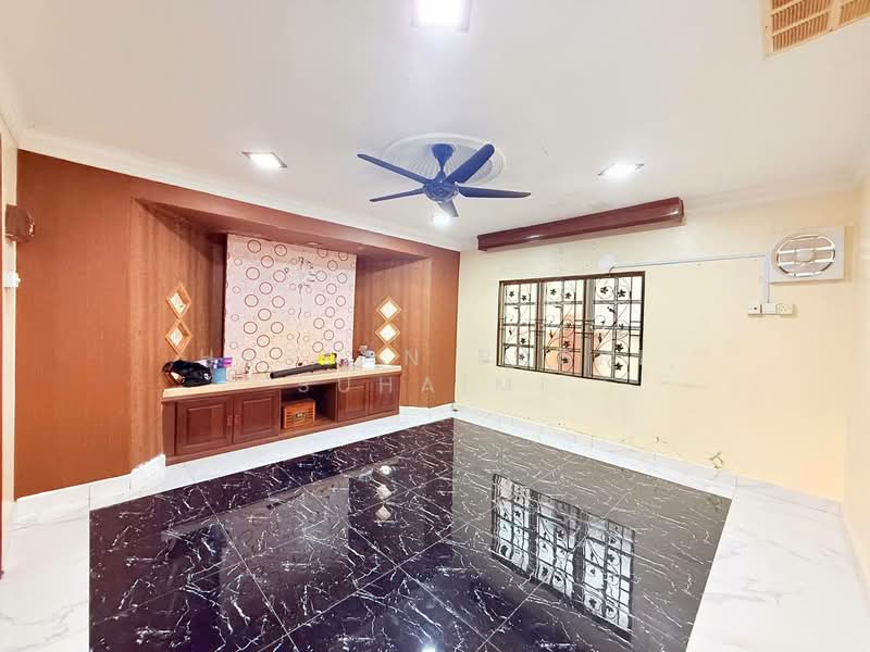 Bungalow for Sale in Taman Desa Sinaran (Dengkil) - Hassan Basri Suhaimi - Living Room - PropertyGuru.com.my