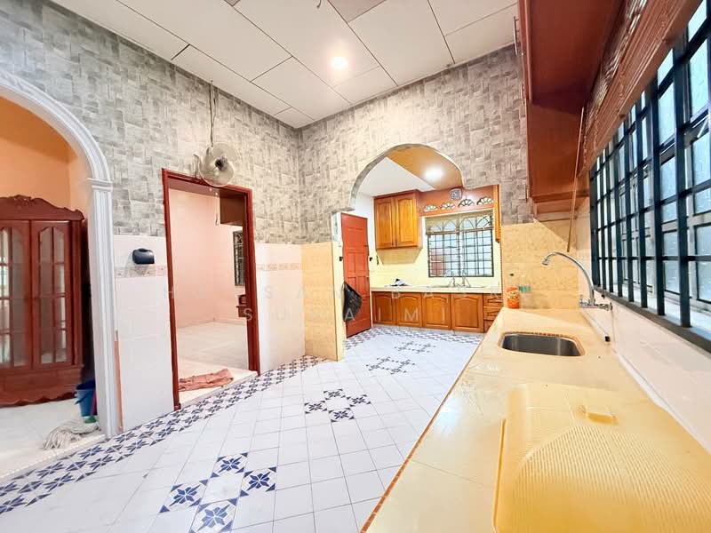 Bungalow for Sale in Taman Desa Sinaran (Dengkil) - Hassan Basri Suhaimi - Kitchen - PropertyGuru.com.my