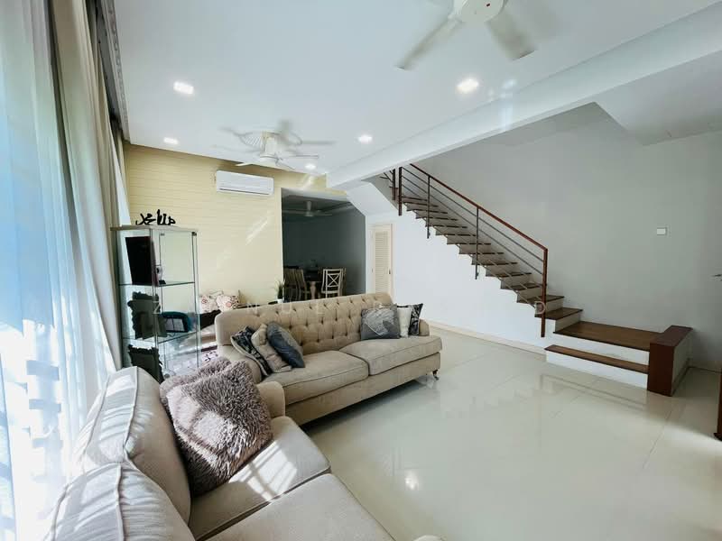Cluster House for Sale in Sunway Alam Suria (Shah Alam) - Zainul Rashid - Living Room - PropertyGuru.com.my