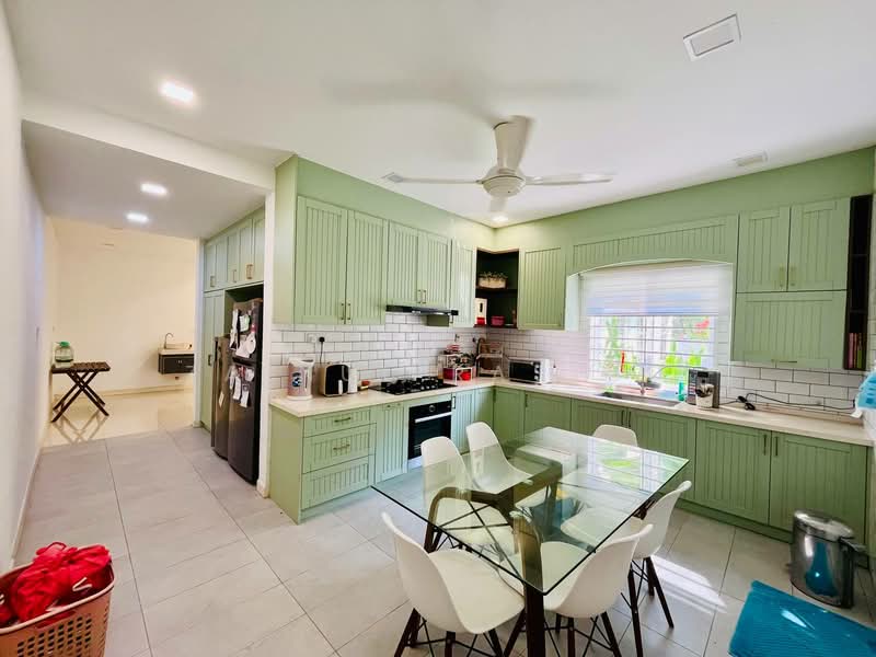 Cluster House for Sale in Sunway Alam Suria (Shah Alam) - Zainul Rashid - Kitchen - PropertyGuru.com.my
