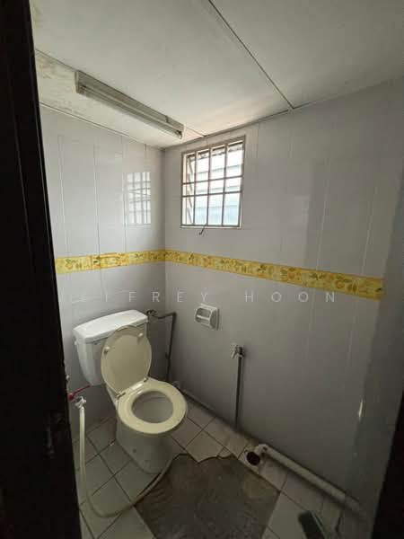 Kedai untuk Disewa di Off Jalan Meru (Klang) - Jeffrey Hoon - Bathroom - PropertyGuru.com.my