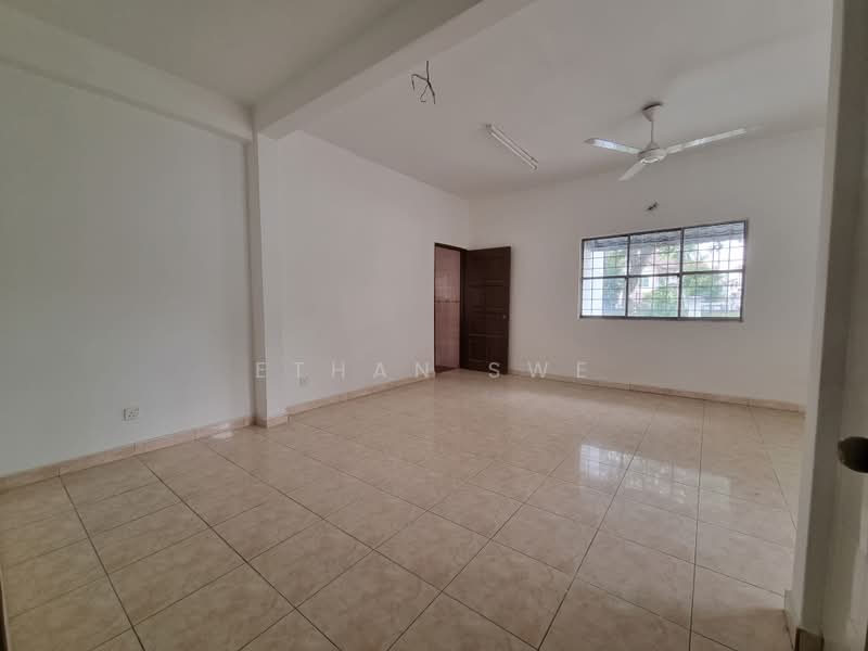 2-storey Terraced House for Sale in Bukit Rahman Putra (Sungai Buloh) - Ethan Swe - Living Room - PropertyGuru.com.my