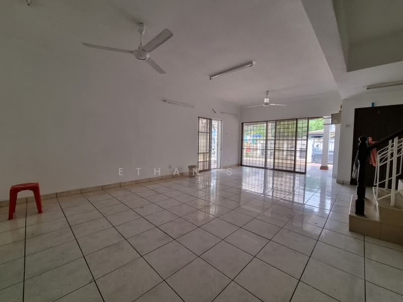 2-storey Terraced House for Sale in Bukit Rahman Putra (Sungai Buloh) - Ethan Swe - Living Room - PropertyGuru.com.my