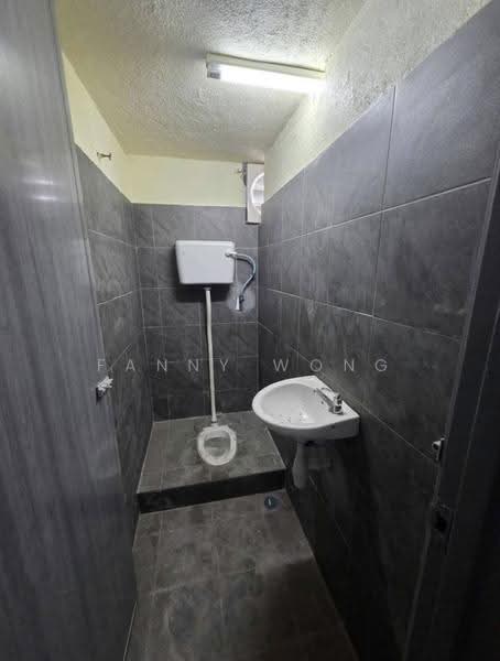 Factory for Rent in Teluk Gong (Port Klang (Pelabuhan Klang)) - Fanny Wong - Bathroom - PropertyGuru.com.my