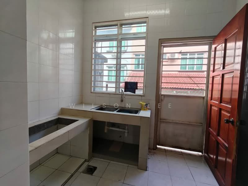 2.5-storey Terraced House for Sale in Selayang (Selangor) - Wilson Lee - Kitchen - PropertyGuru.com.my