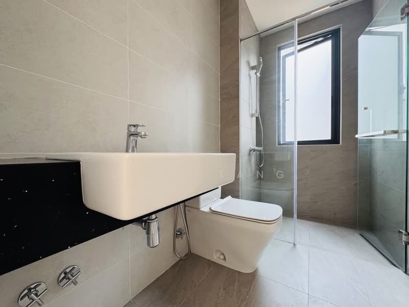 Rumah Berkembar untuk Dijual di Kota Damansara (Selangor) - Brian Tang - Bathroom - PropertyGuru.com.my