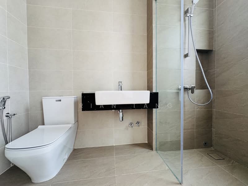 Rumah Berkembar untuk Dijual di Kota Damansara (Selangor) - Brian Tang - Bathroom - PropertyGuru.com.my