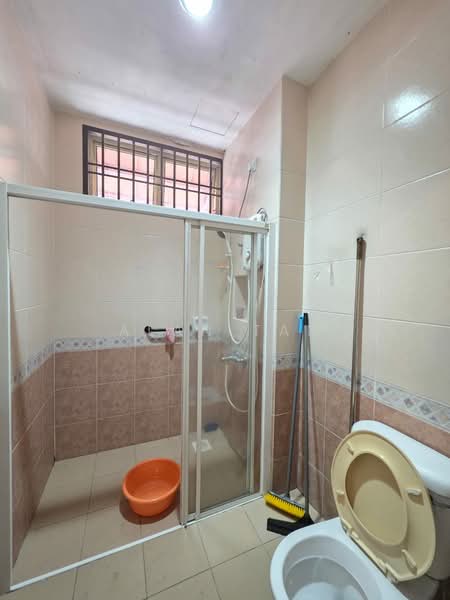 Semi-Detached House for Rent in Johor Bahru (Johor) - Alan Tan - Bathroom - PropertyGuru.com.my