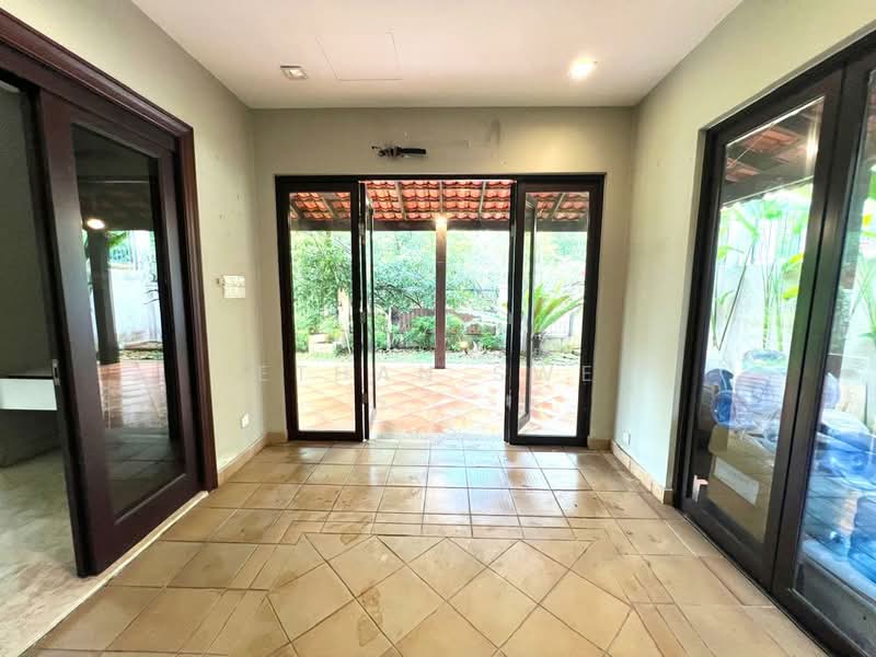 Bungalow House for Sale in Bukit Rahman Putra (Sungai Buloh) - Ethan Swe - Entrance - PropertyGuru.com.my