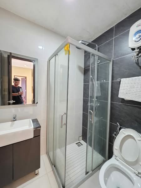 Condominium for Rent at Bay Point @ Country Garden Danga Bay - Alan Tan - Bathroom - PropertyGuru.com.my