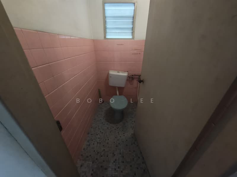 Rumah Berkembar untuk Dijual di Jalan Klang Lama (Old Klang Road) (Kuala Lumpur) - Bobo Lee - Bathroom - PropertyGuru.com.my