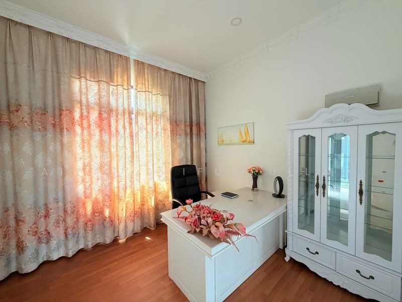 Bungalow for Sale in Diamond City (Semenyih) - Aizat Saifulrullah - Study - PropertyGuru.com.my