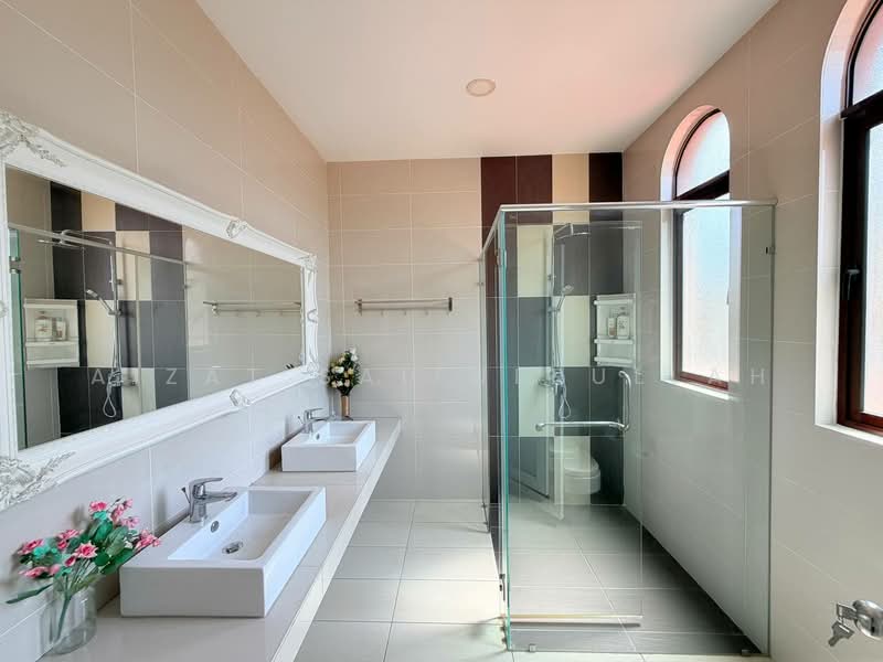 Bungalow for Sale in Diamond City (Semenyih) - Aizat Saifulrullah - Bathroom - PropertyGuru.com.my