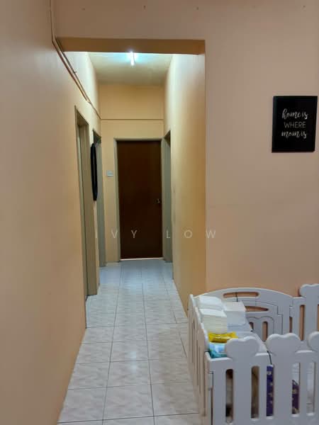 Pangsapuri untuk Dijual di Putri Ria Apartment - Ivy Low - Corridor - PropertyGuru.com.my