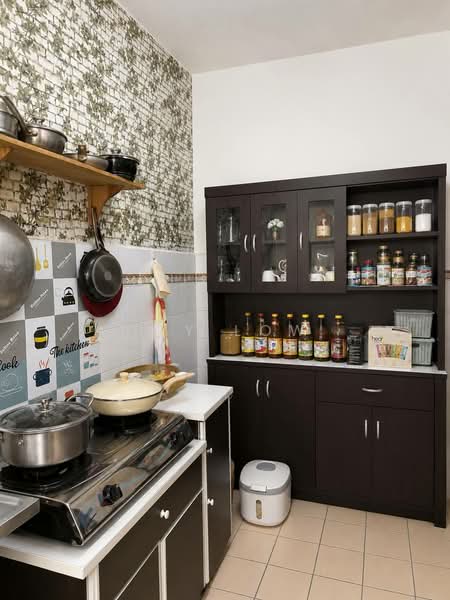 Pangsapuri untuk Dijual di Putri Ria Apartment - Ivy Low - Kitchen - PropertyGuru.com.my