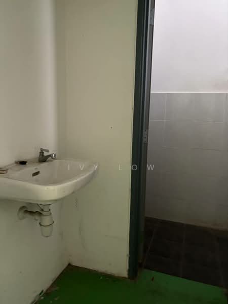 Kedai untuk Disewa di Taman Bestari Perdana (Pasir Gudang) - Ivy Low - Bathroom - PropertyGuru.com.my