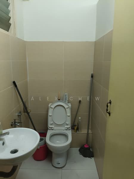 Pejabat untuk Disewa di Taman Mutiara Barat (Cheras) - Alex Chew - Bathroom - PropertyGuru.com.my