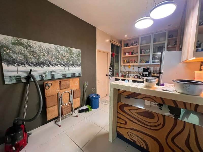 Semi-Detached House for Sale in Bandar Putra (Kulai) - Azlan Ismail aiproperty - Kitchen - PropertyGuru.com.my