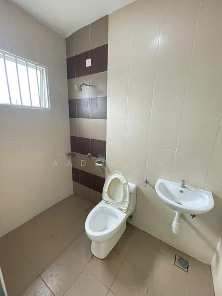 Terraced House for Rent in Taman Baiduri (Dengkil) - Aaden Lim - Bathroom - PropertyGuru.com.my