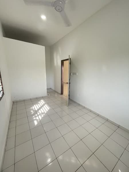1-storey Terraced House for Rent in Kampung Dato' Ahmad Razali (Dengkil) - Aaden Lim - Interior - PropertyGuru.com.my
