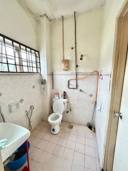 Rumah Teres 2 Tingkat untuk Dijual di Bandar Putra (Kulai) - Mohamad Rahfi - Bathroom - PropertyGuru.com.my