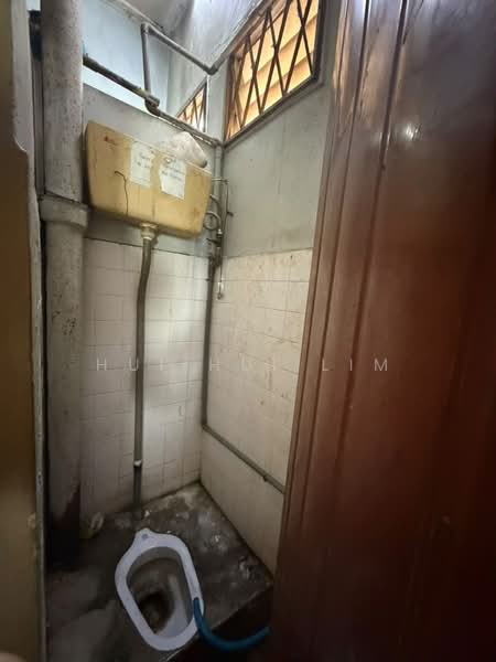 Rumah Flat untuk Dijual di Taman Perling - Hui Hui Lim - Bathroom - PropertyGuru.com.my