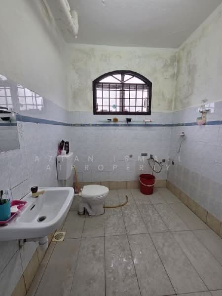 3-storey Terraced House for Sale in Taman Pulai Utama (Skudai) - Azlan Ismail aiproperty - Bathroom - PropertyGuru.com.my