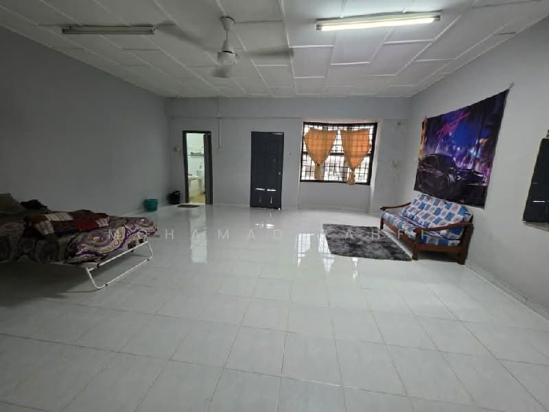 3-storey Terraced House for Sale in Taman Pulai Utama (Skudai) - Mohamad Rahfi - Living Room - PropertyGuru.com.my