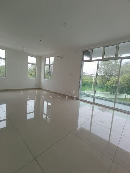 Cluster House for Sale in Skudai (Johor) - Azlan Ismail aiproperty - Living Room - PropertyGuru.com.my