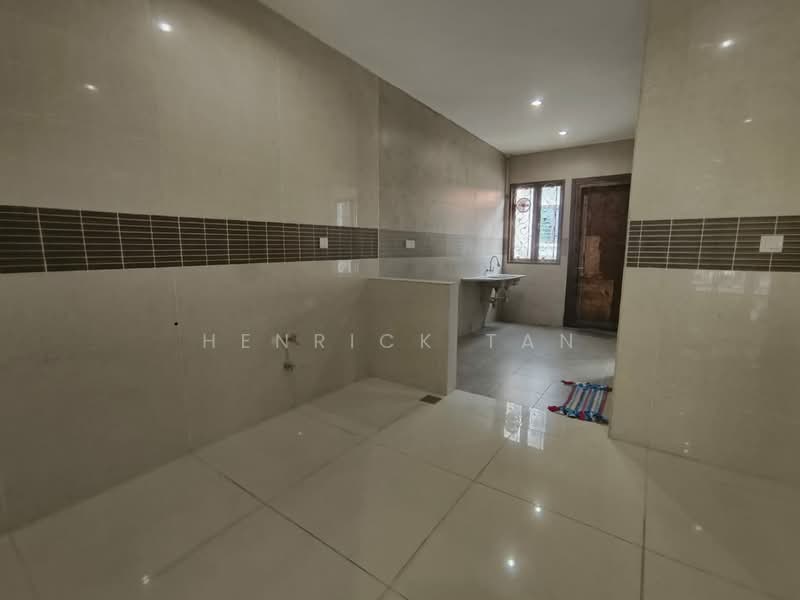 Rumah Teres 2 Tingkat untuk Dijual di Bandar Kinrara Seksyen 8 (Bandar Kinrara) - Henrick Tan - Kitchen - PropertyGuru.com.my