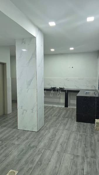 2-storey Terraced House for Sale in Semenyih (Selangor) - Rohani Daud - Kitchen - PropertyGuru.com.my
